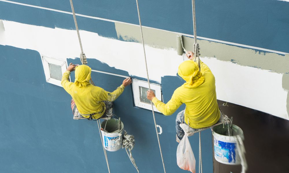 What To Expect When You Hire Exterior Painters in the Winter